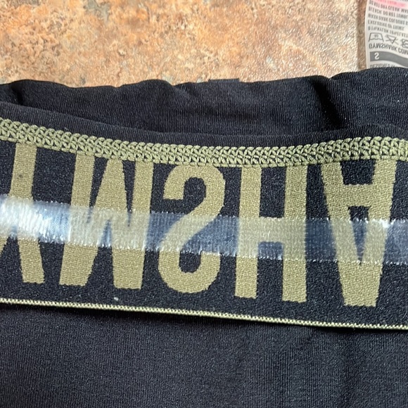 Gymshark black seamless capris - Picture 2 of 4